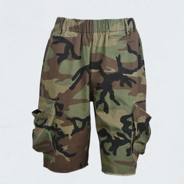 a camouflage shorts with pockets